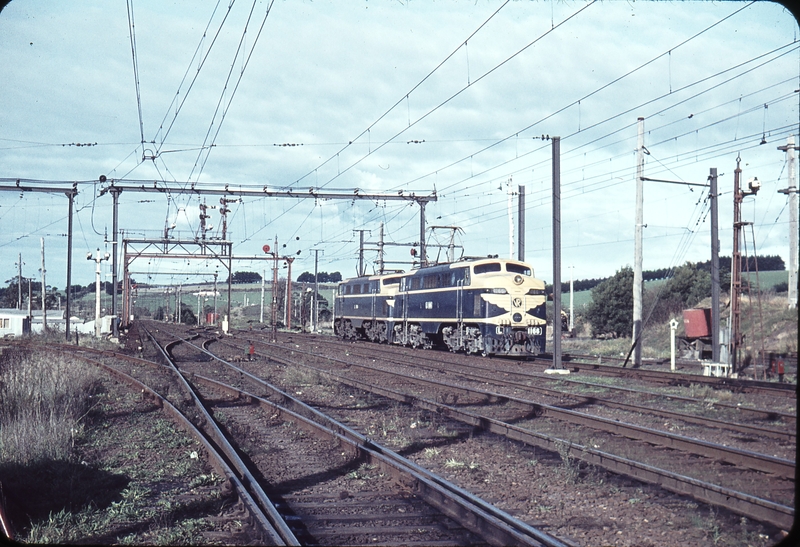 104626: Warragul L 1158 L 1166