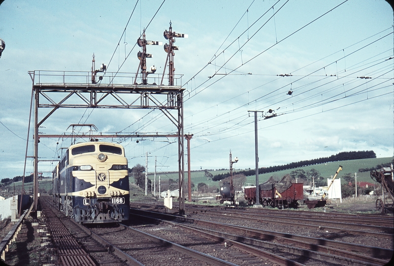 104628: Warragul L 1158 L 1166