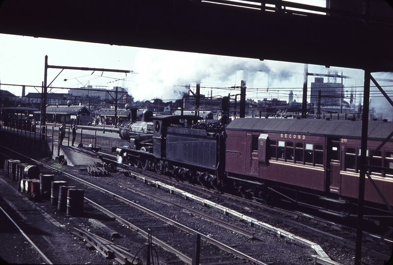 104718: Redfern Up Passenger from South Coast 3283