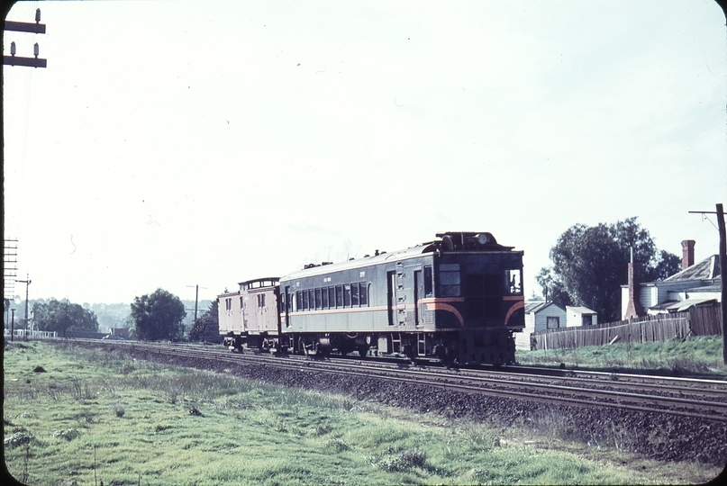 104807: Bendigo Up Rail Motor from Echuca DERM