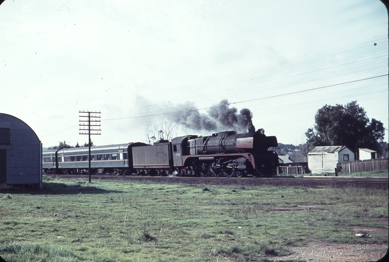 104812: Bendigo Up Swan Hill Passenger R 740