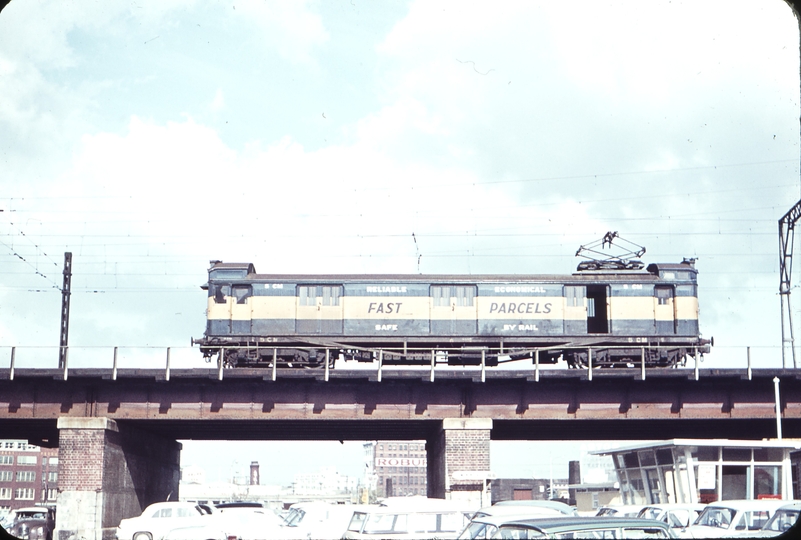 104821: Flinders Street Viaduct between Spencer and King Streets Parcels Coach 5 CM