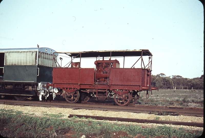 104880: Nowingi Locomotive on IB wagon frame Cleis