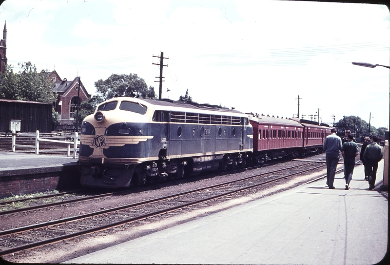 105166: Geelong Down Passenger B 64