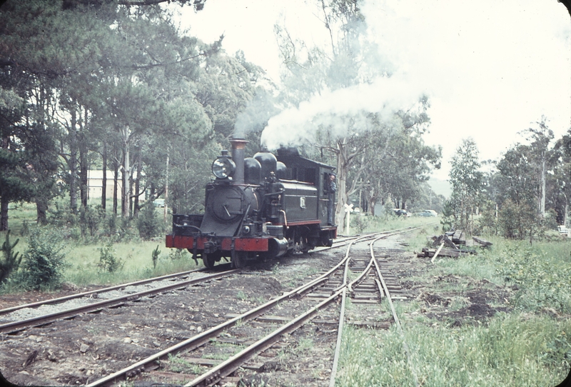 105230: Emerald 7A shunting at up end