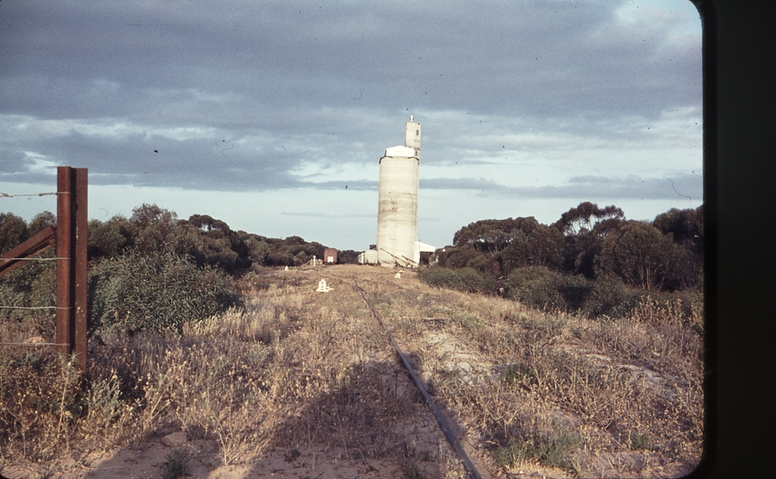 105324: Peebinga Up end Looking East