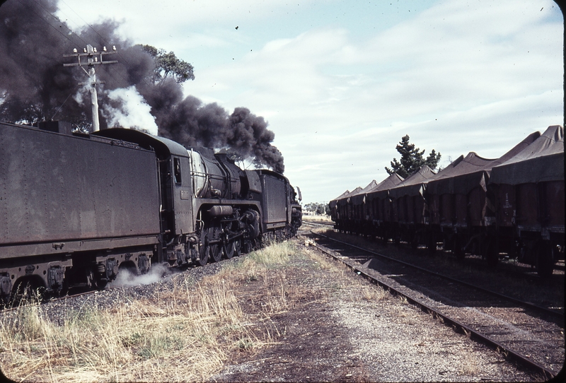 105344: Bet Bet Up Goods R 735 R 712 shunting on Ballast Pits Line