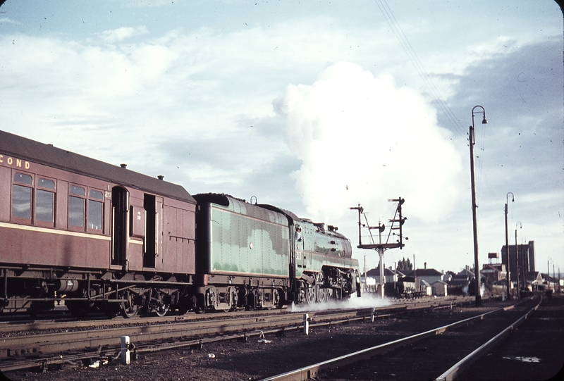 105463: Goulburn Shunting cars for Southern Highlands Express 3813