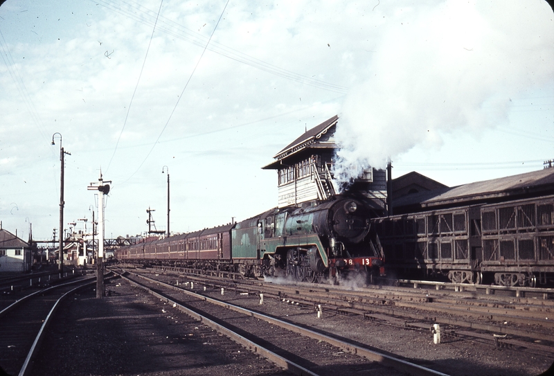 105464: Goulburn Shunting cars for Southern Highlands Express 3813