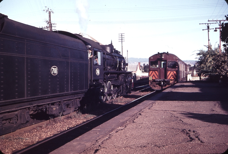 105618: Bowden Up ARHS Special 718 and Down Suburban 340 leading