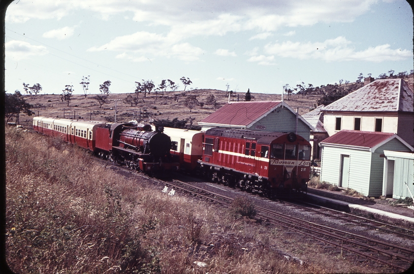 105718: Antill Ponds Up AREA Special H 3 and Up Tasman Limited X 28