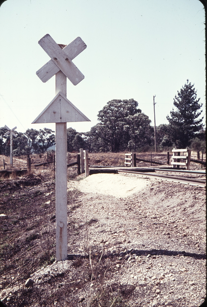 105838: Creswick Up side