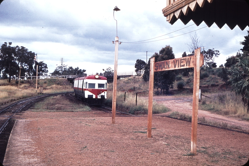 106433: Swan View Up Passenger Wildflower Railcar ADF 493 leading