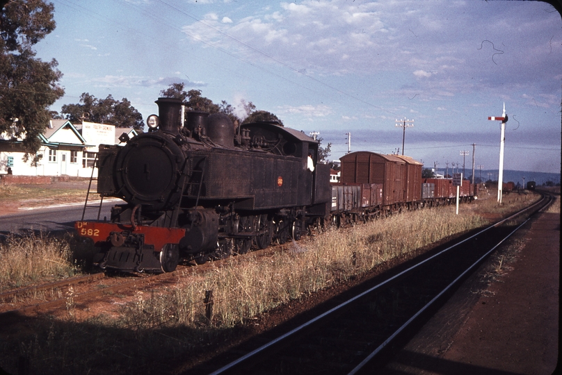 106503: Welshpool Shunter Dm 582