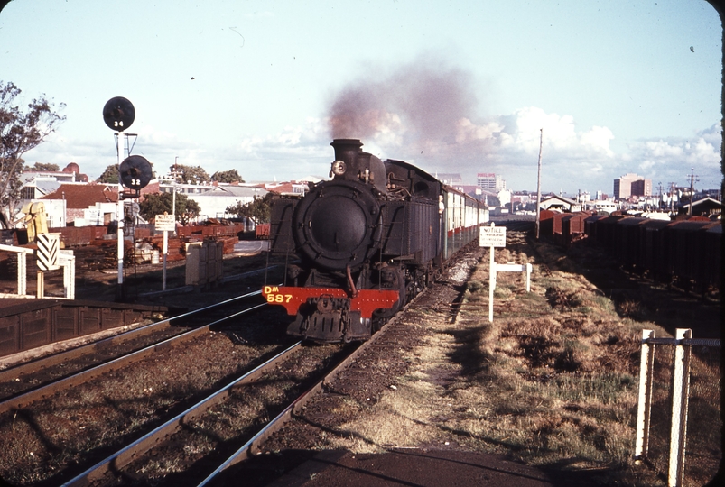 106632: West Perth 6:05pm Up Fremantle Suburban Dm 587