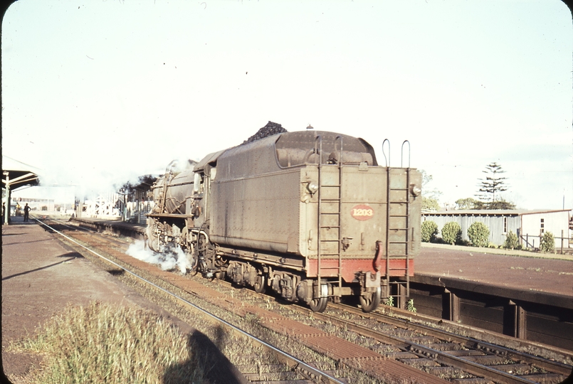 106652: East Perth Up Light Engine V 1203