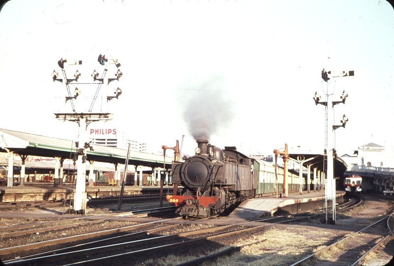 106671: Perth Empty Cars to Car Shed from the Australind Dm 584