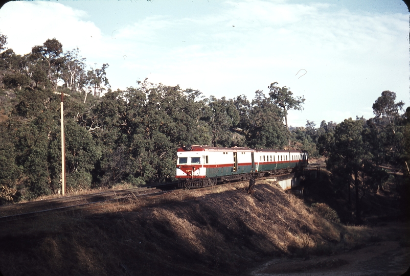 106687: National Park Up Passenger from Chidlow Wildflower Railcar ADF 495 leading