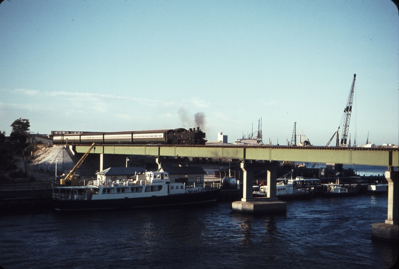 106896: Swan River Bridge North Fremantle 6:05am Down Suburban Dd 594