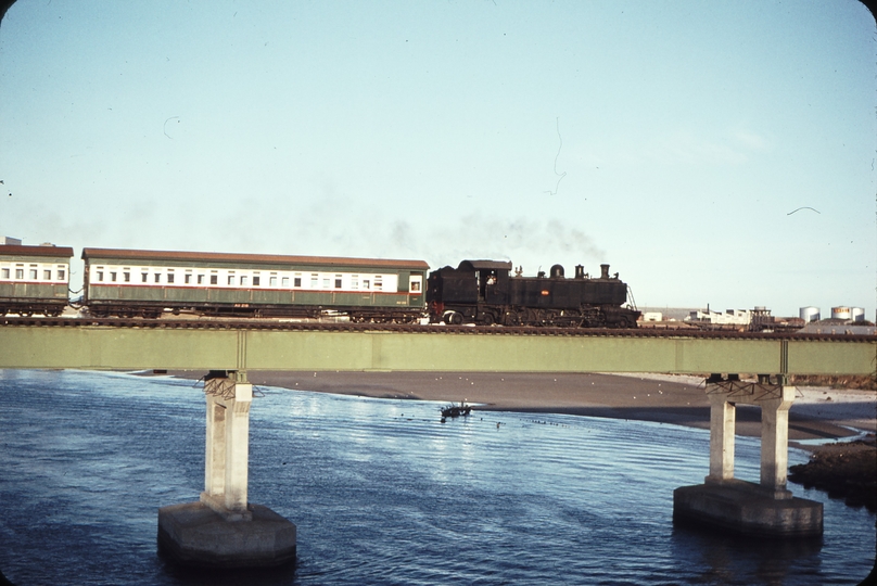106899: Swan River Bridge North Fremantle 6:05am Down Suburban Dd 594
