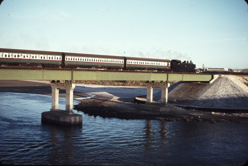 106900: Swan River Bridge North Fremantle 6:05am Down Suburban Dd 594