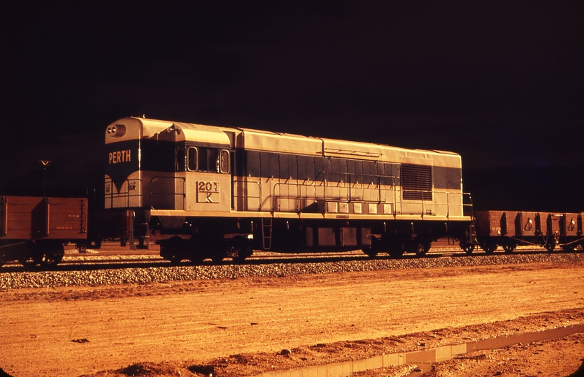 107047: Avon Yard K 201 on narrow gauge carrier bogies