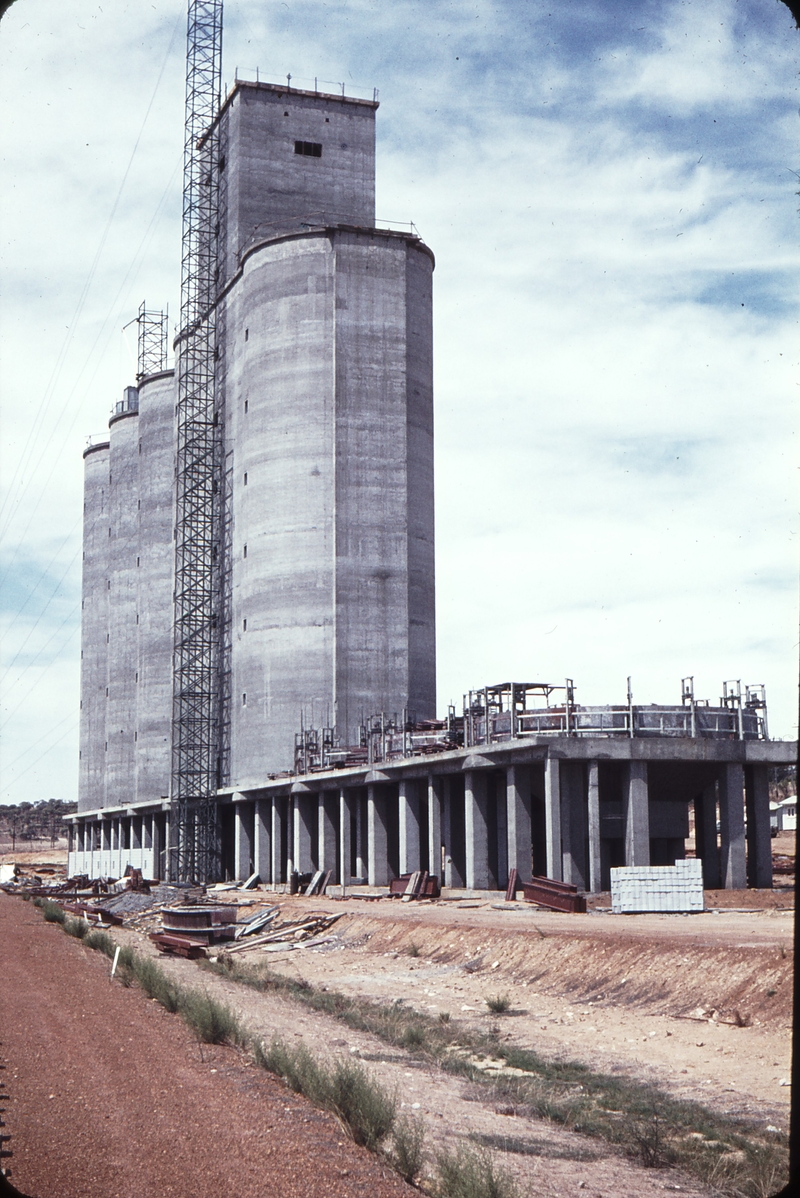 107194: Avon Yard Silos looking East