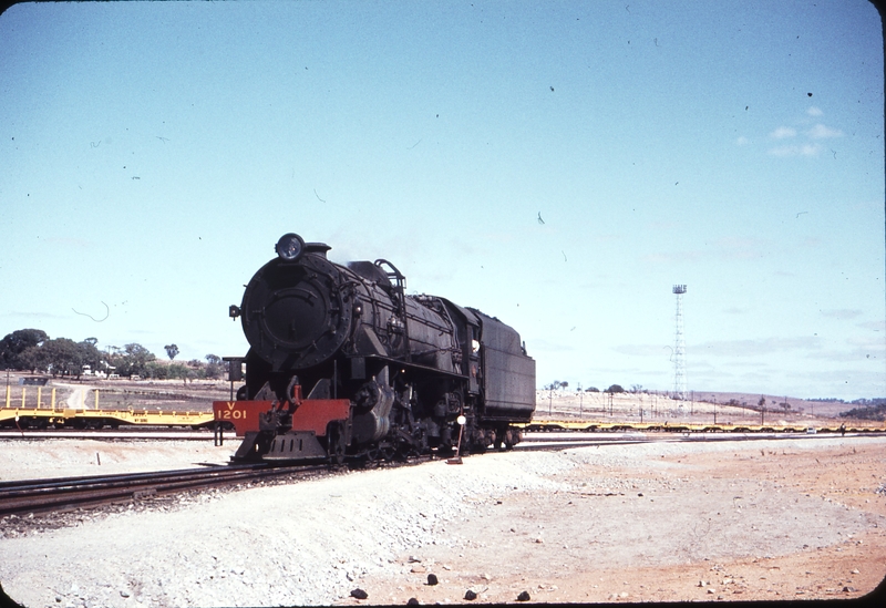 107287: Avon Yard Light Engine from No 19 Goods V 1219