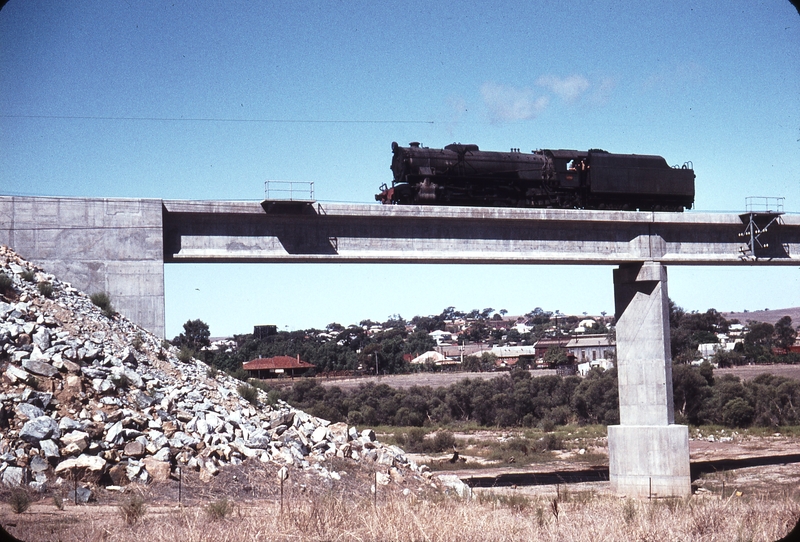 107295: Avon River Bridge GSR Deviation Up Light Engine V 1203