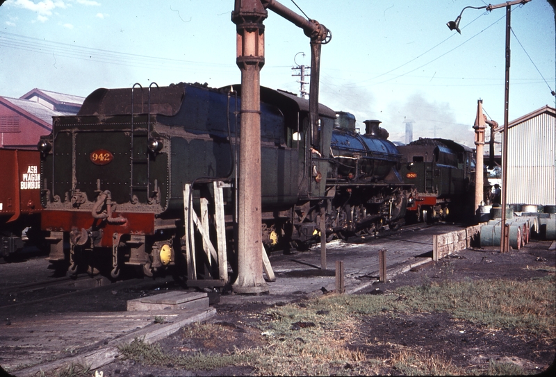 107322: Bunbury W 942 W 906 being prepared for RESO Train