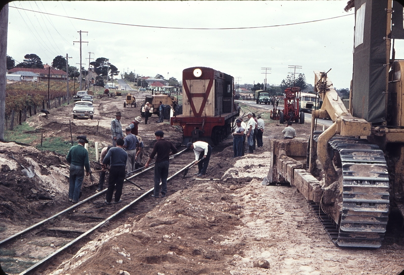 107390: Spearwood Sussex Street Looking East Shunt Y 1118 Last train on old narrow gauge