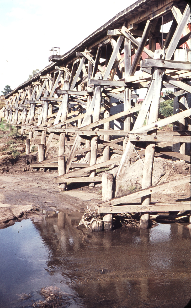 107417: Midland Railway Upper Swan Bridges Looking South