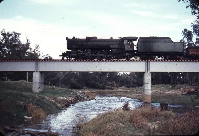 107428: Picton Preston River Bridge Up Goods V 1215