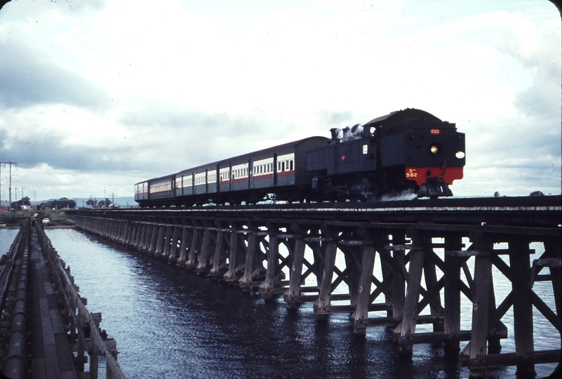 107871: Bunbury Bridge Up Suburban Dm 582