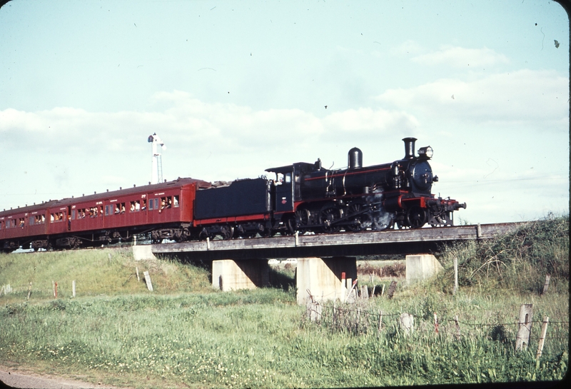107957: Yarra Glen down end Up Passenger D3 639