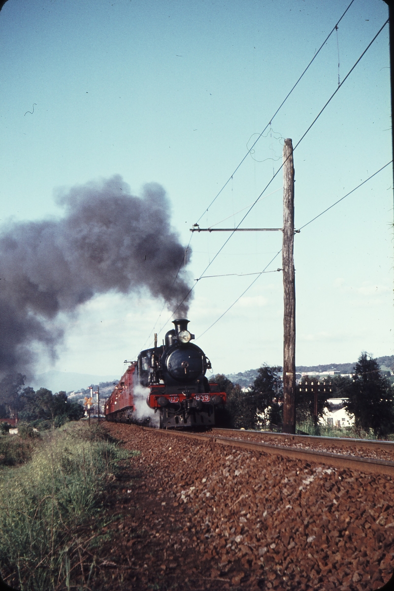 107960: Lilydale up side Up Passenger D3 639