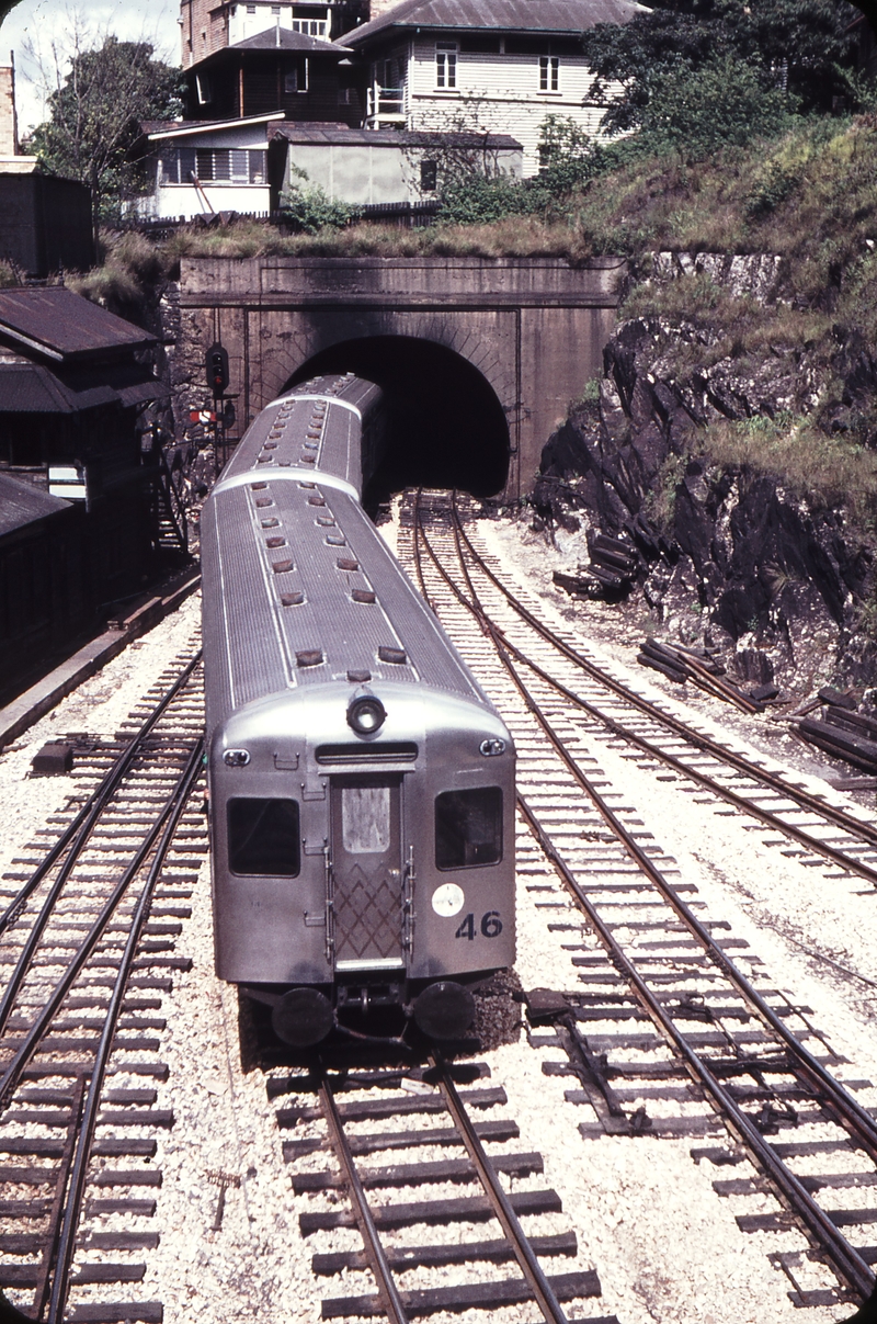 108100: Roma Street Tunnel Central Station Portal Up Suburban SX Cars