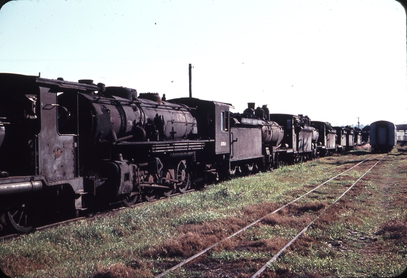 108158: Rockhampton AC16 228A in rotten row