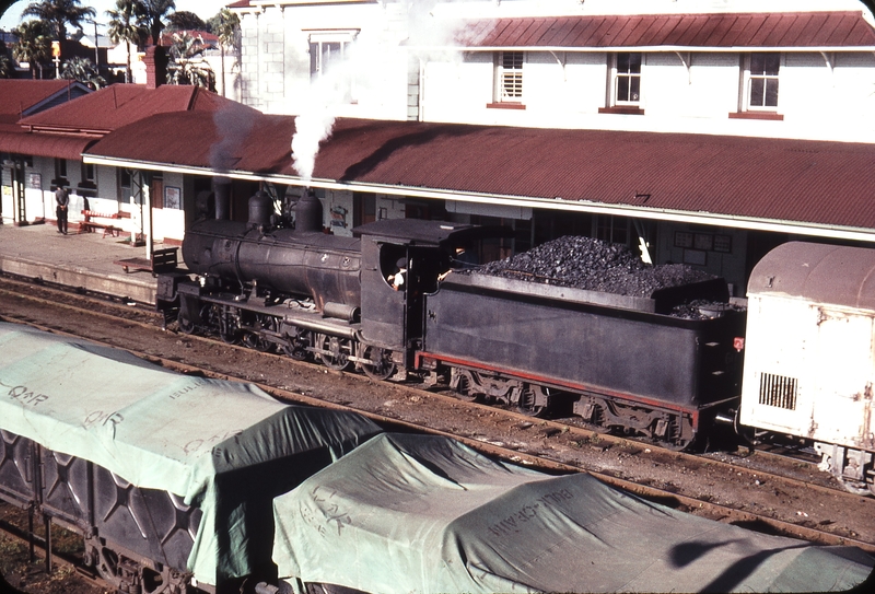 108490: Toowoomba Down Westlander C16 617 leading