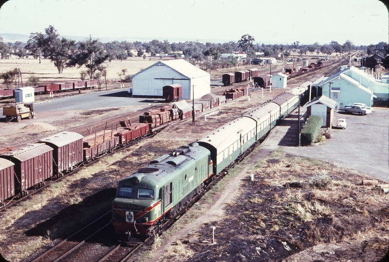 108632: Pinjarra Up Australind Express X 1017