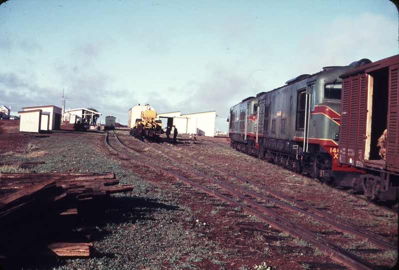 108827: Leonora Xa 1413 Xa 1408 Shunting Up Mixed