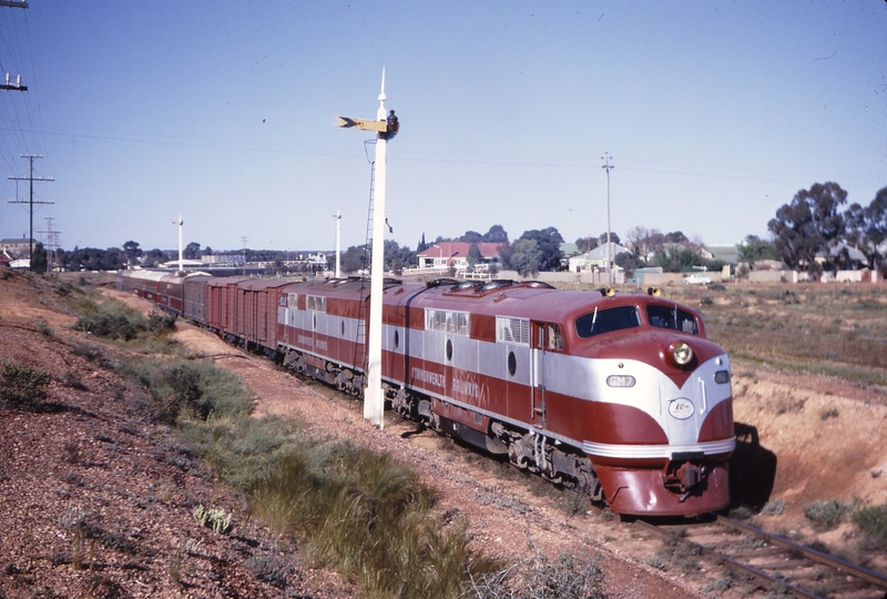 108870: Kalgoorlie Eastbound Trans Australian Express GM 7 GM 1