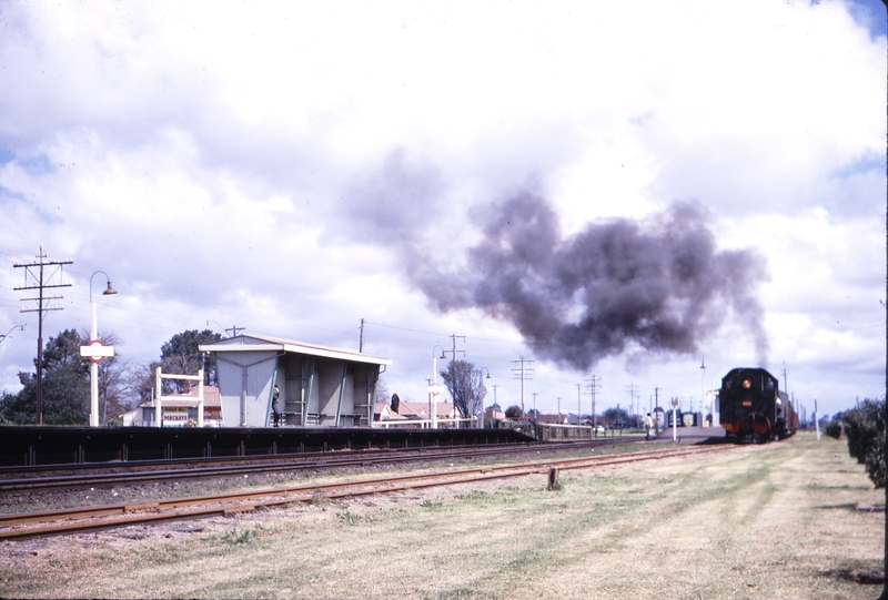 108876: Ashfield Down Shunt Movement. UT 664