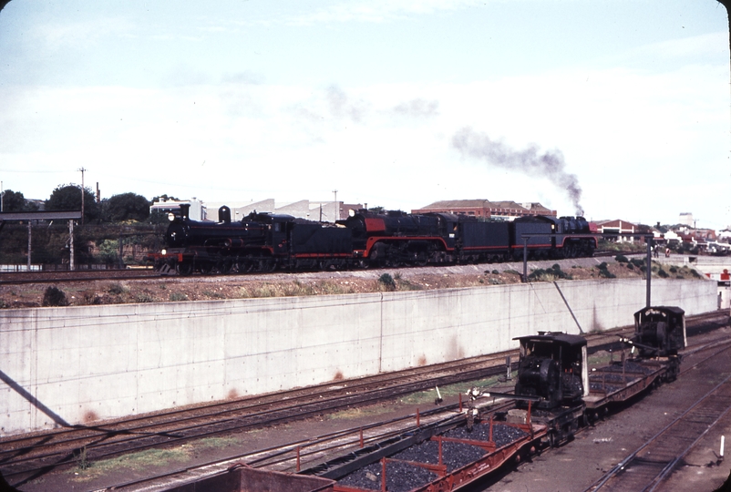 108967: North Melbourne Flyover Down Light Engines D3 639 R 707 R 749