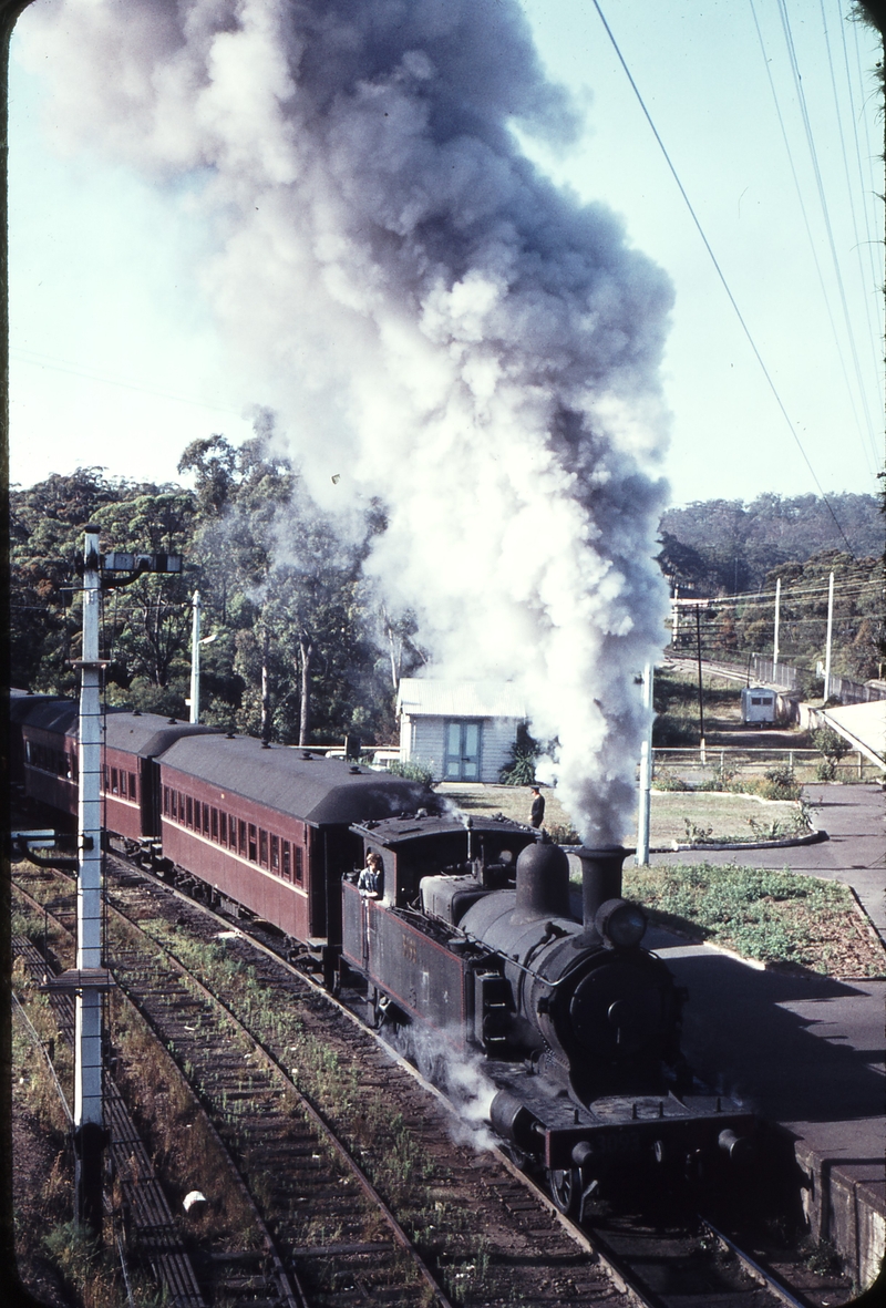 109075: Fassifern Up Suburban from Toronto 3093