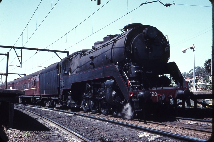 109086: Gosford Up Newcastle Express 3820