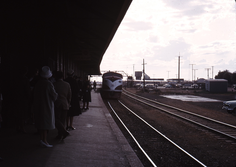 109093: Port Pirie Junction Solomontown Westbound Trans Australian Express Docking GM 1 leading Photo Wendy Langford Day in month uncertain