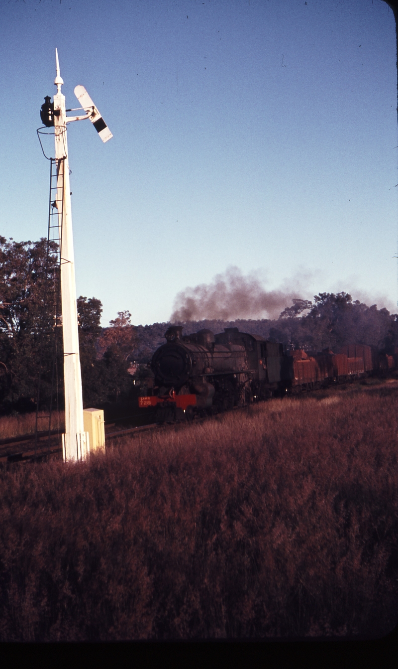 109313: Kelmscott Up Goods Pmr 728