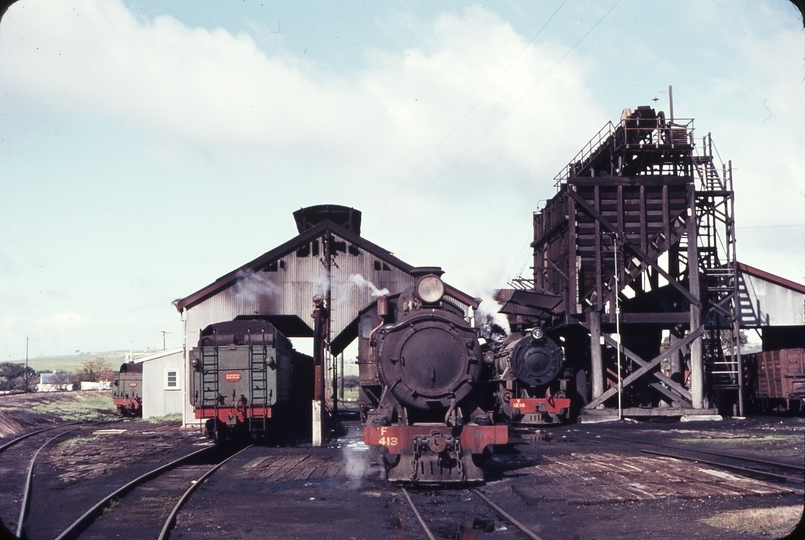 109438: York Locomotive Depot V 1222 F 413 V 1216