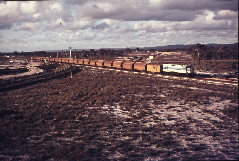 109557: Kewdale Hardey Road Up Wheat Empty L 262 On Original main line New line under construction in background